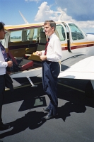 Jeff Bingaman boards a private airplane